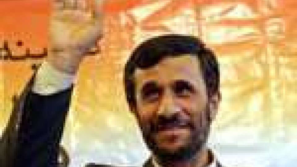 Presidente iraniano Mahmoud Ahmadinejad: "L'intervento Nato ha inasprito il conflitto"
