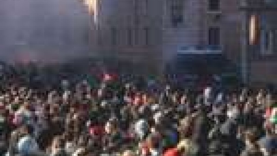 La protesta degli studenti a Roma si trasforma in guerrigliaLa protesta degli studenti a Roma si trasforma in guerriglia
