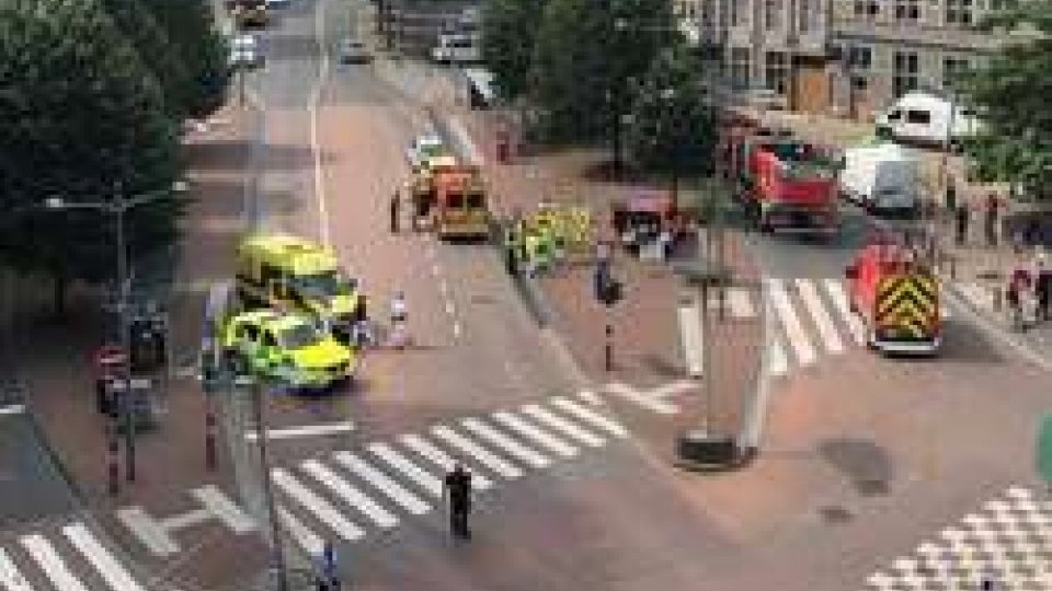 attentato Belgio (@messaggero)Liegi: killer uccide 3 persone. Avrebbe gridato "Allah è grande"