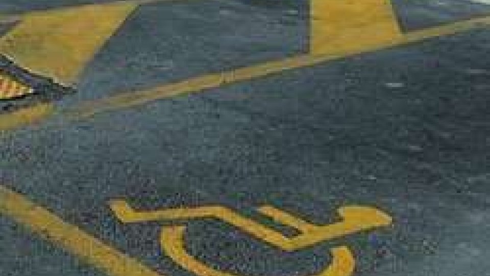 Riccione, auto senza tagliandino nei parcheggi per disabili