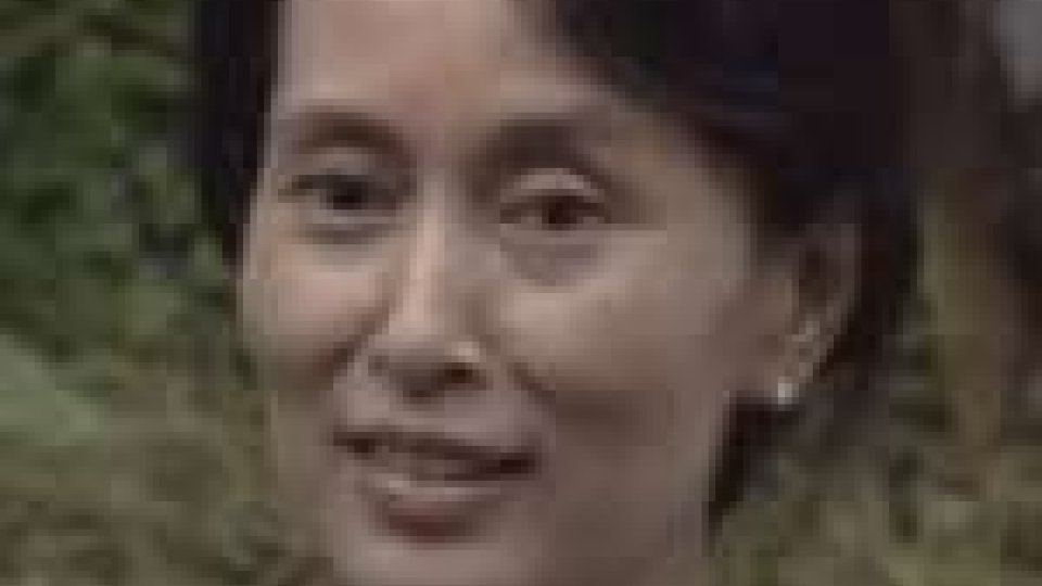 Prima uscita nel collegio in cui è candidata per Aung San Suu Kyi