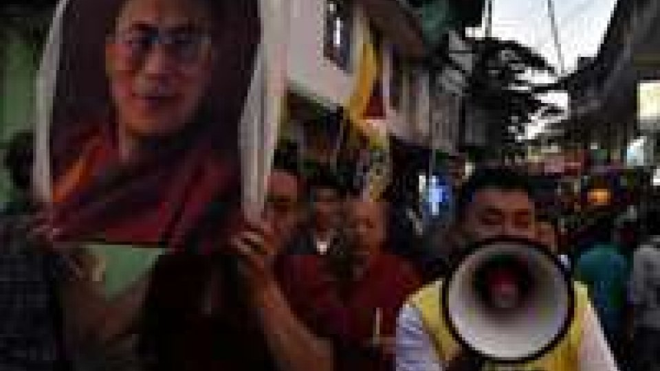 Tibet: nuovi disordini, la polizia spara sulla folla, 4 morti