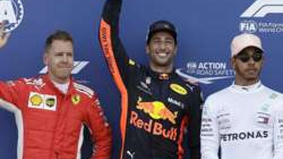 Daniel Ricciardo esulta per la pole nel GP di Montecarlo