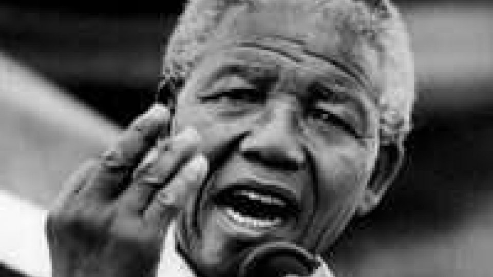 Mandela, migliorano le condizioni: oggi 95° compleanno.