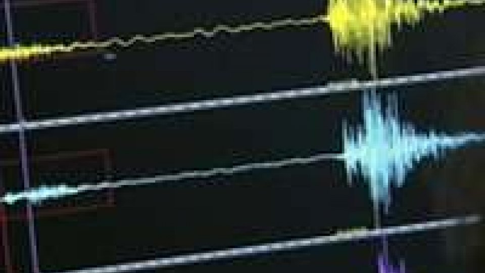 Terremoto: continua lo sciame sismico, intanto nel napoletano è psicosi