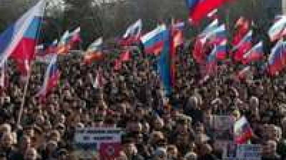 La Crimea proclama l'indipendenza. Parigi, è illegittimo