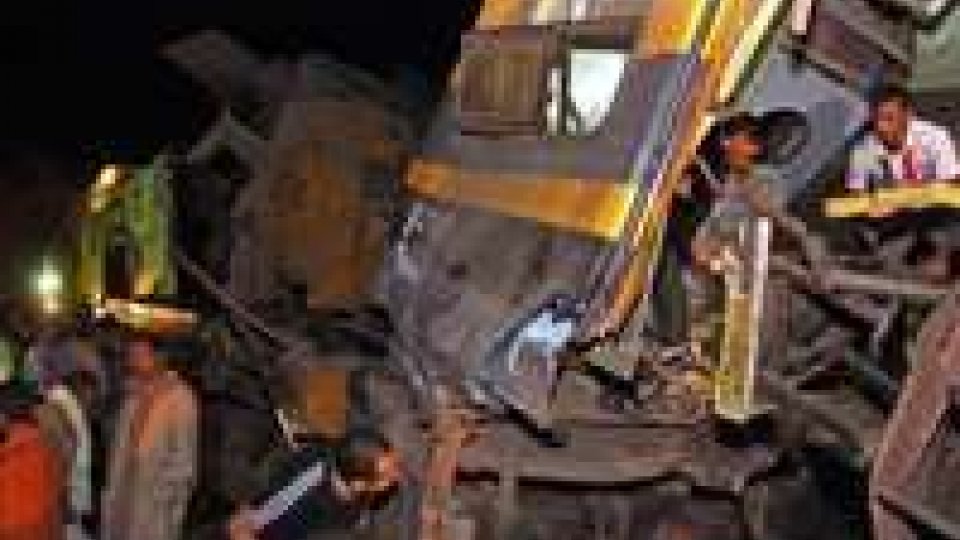 Tremendo incidente in Egitto: si scontrato un autobus e un treno