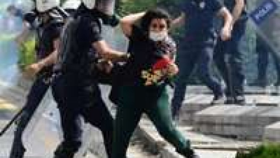 Turchia: continuano scontri tra polizia e manifestanti