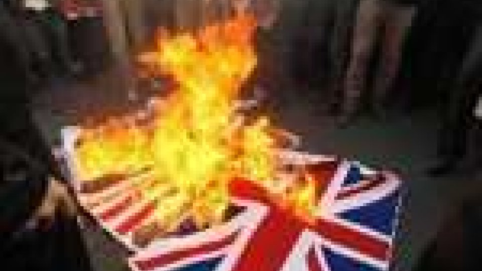 Presa d'assalto l'ambasciata britannica a Teheran