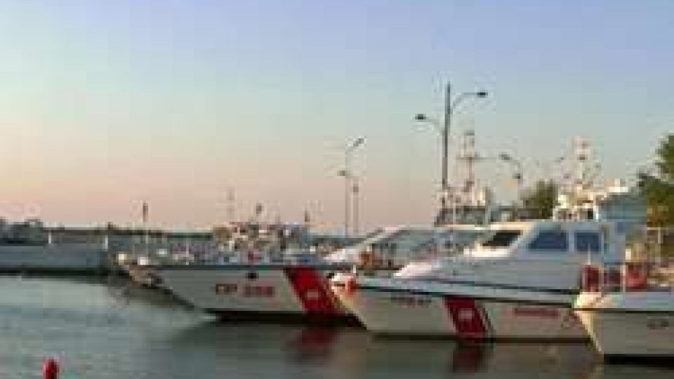 Ravenna: barca in avaria a 14 Km dalla costa