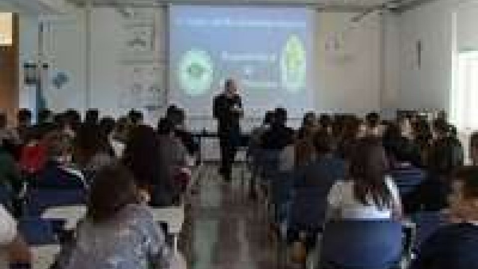 Collaborazione tra Scuola Media e Gendarmeria per il progetto salute
