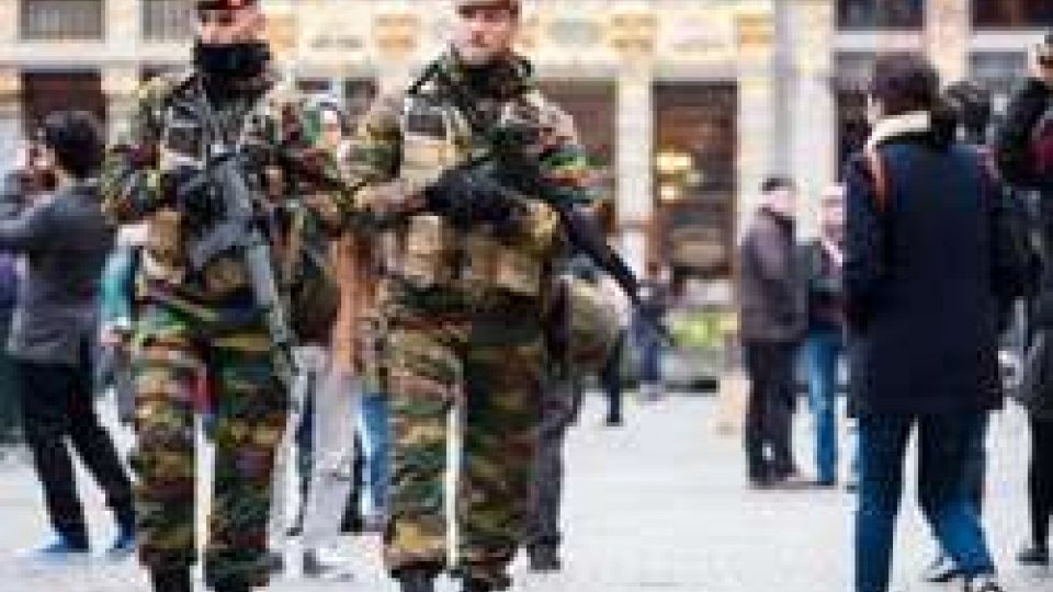 Bruxelles: nuove perquisizioni a Molenbeek, ancora latitante Salah Abdeslam