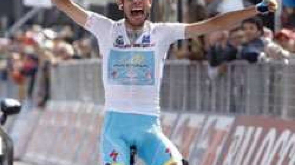 Giro d'Italia: Fabio Aru bissa la vittoria di ieri trionfando al Sestriere