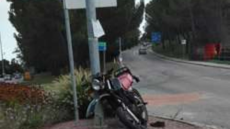 Serravalle: scontro auto-moto, più di 30 giorni di prognosi per il centauro - LE FOTO