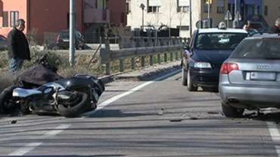 Scooterone contro Audi sammarinese: centauro all'Infermi di Rimini