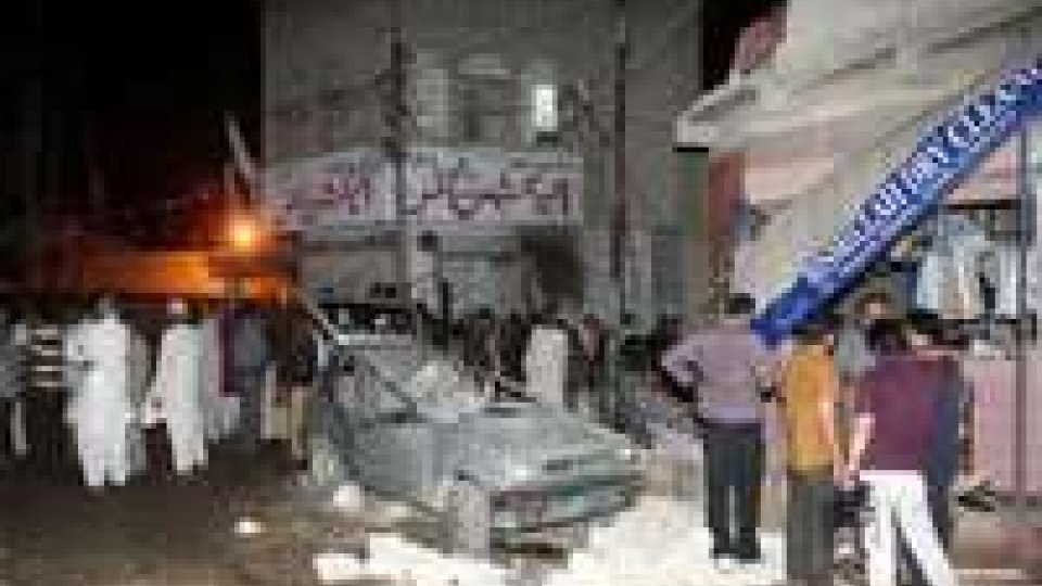 Pakistan: attacco a convoglio polizia a Peshawar, morti e feriti