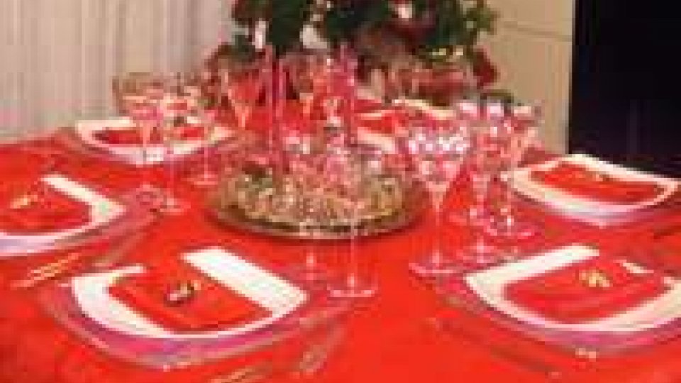 Natale: il 91% degli italiani festeggia in casa, budget 96 euro