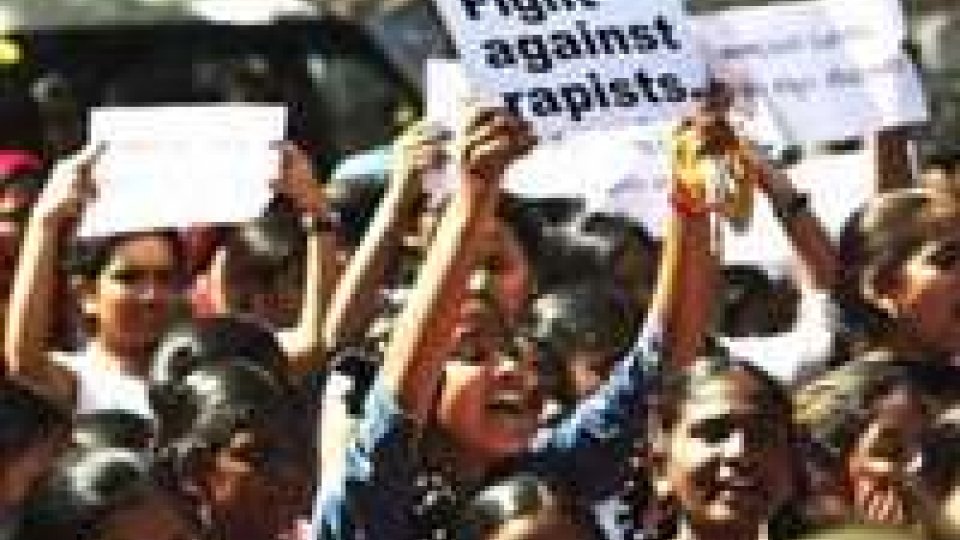 India: sorpresa con estraneo, villaggio ordina stupro di gruppo