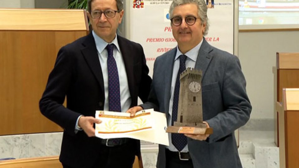 Pasqualino Piunti e Sergio BarducciPremio Giornalistico per la Riviera delle Palme: premiato Sergio Barducci per la trasmissione “Altamarea”