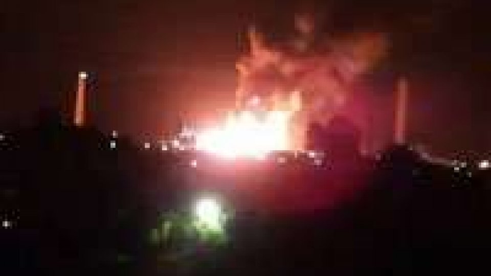 Incendi, fiamme dalla raffineria Mediterranea a Milazzo