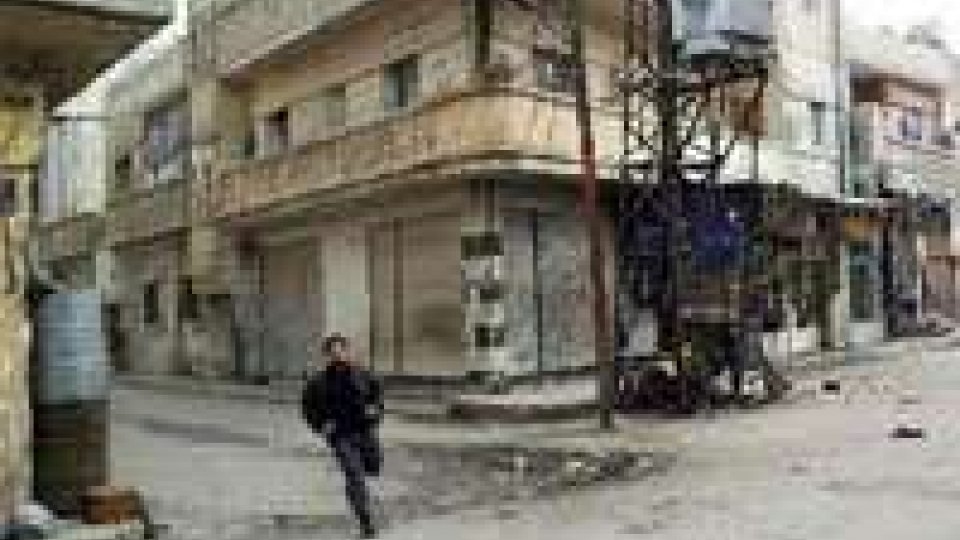 Siria, Homs di nuovo sotto assedio: oggi 52 morti
