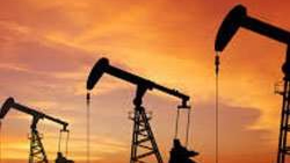 Petrolio: greggio in caduta libera, gli effetti economici e geopoliticiPetrolio: greggio in caduta libera, gli effetti economici e geopolitici