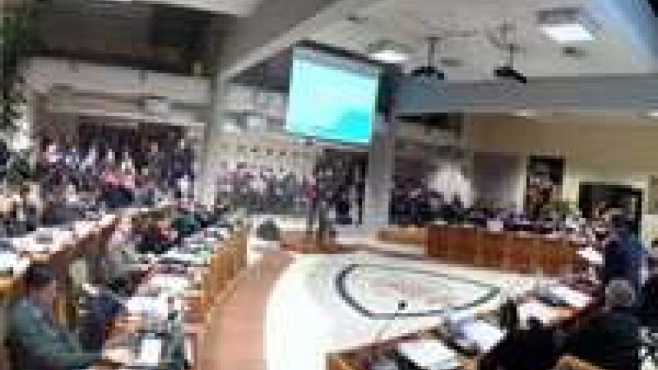 Rimini: il Consiglio Comunale approva il regolamento sul registro delle unioni civili