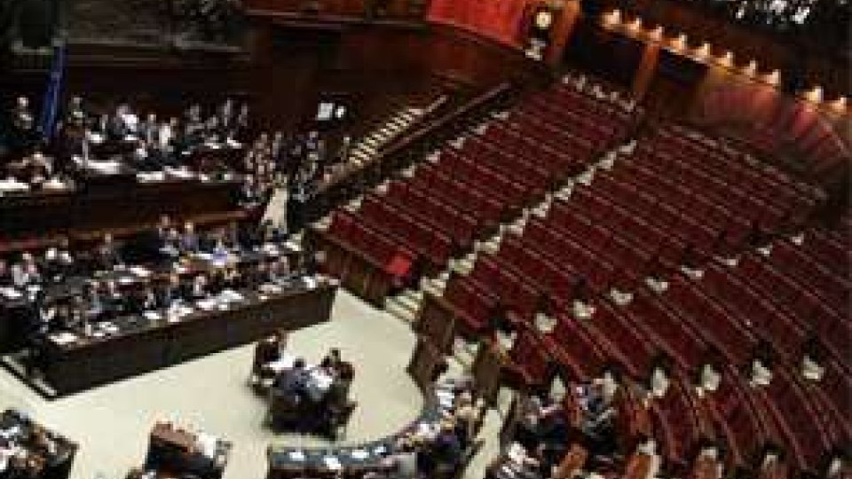 Berlusconi ha parlato alla Camera: l'opposizione assente