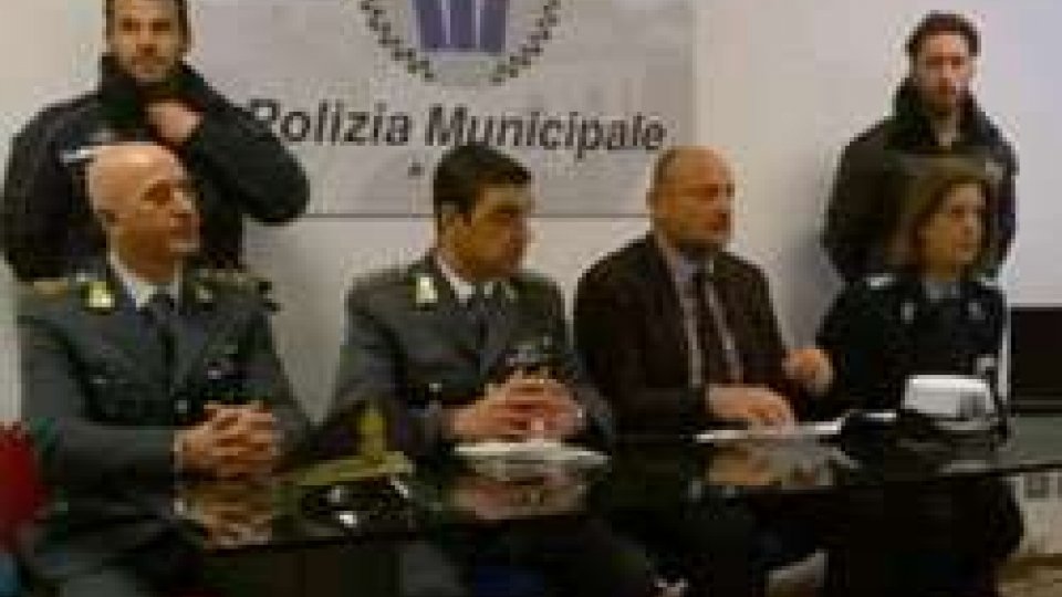 La conferenza stampaScoperto traffico rifiuti pericolosi, 30 indagati a Rimini