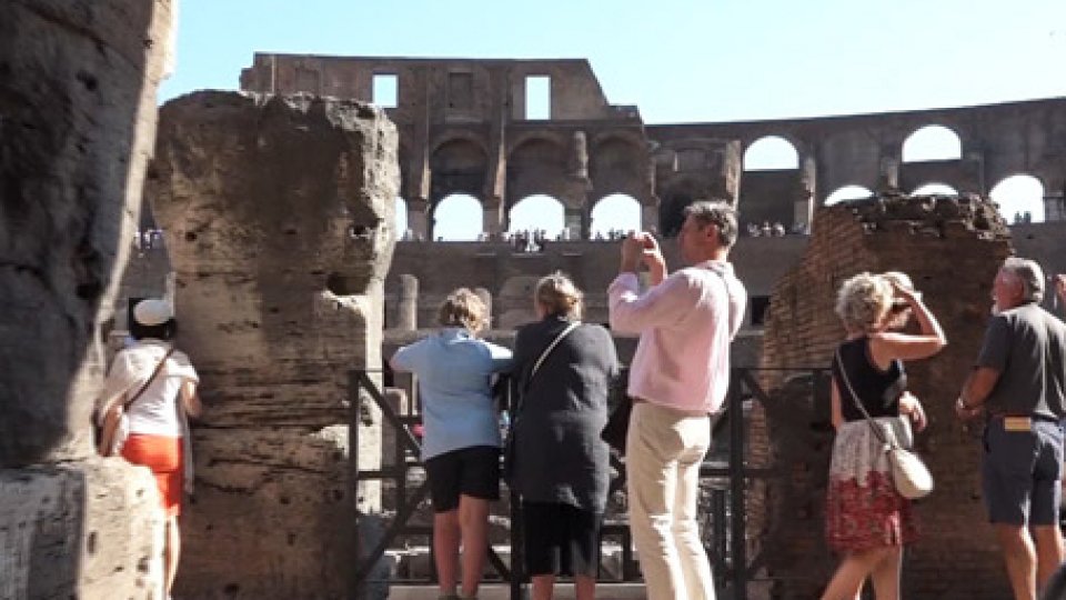 Turisti a RomaTurismo "vero oro" dell'Italia: 2018 da boom, 'Bel Paese' meta preferita
