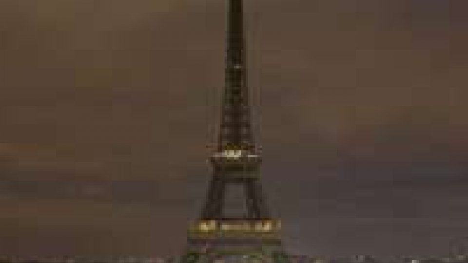 Nube su Parigi: paura tra i cittadini