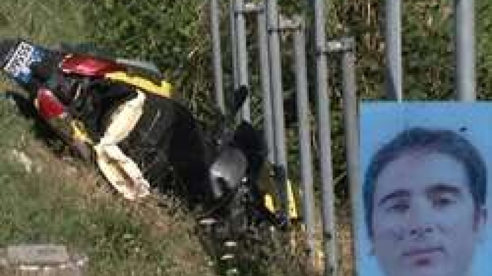 Lo scooter, a fianco la vittimaBellaria Igea Marina: motociclista di 37 anni muore dopo lo scontro con una vettura