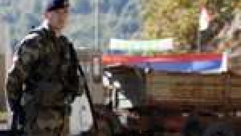 Kosovo. Kfor: nuovi tentativi di rimuovere barricate dei serbi