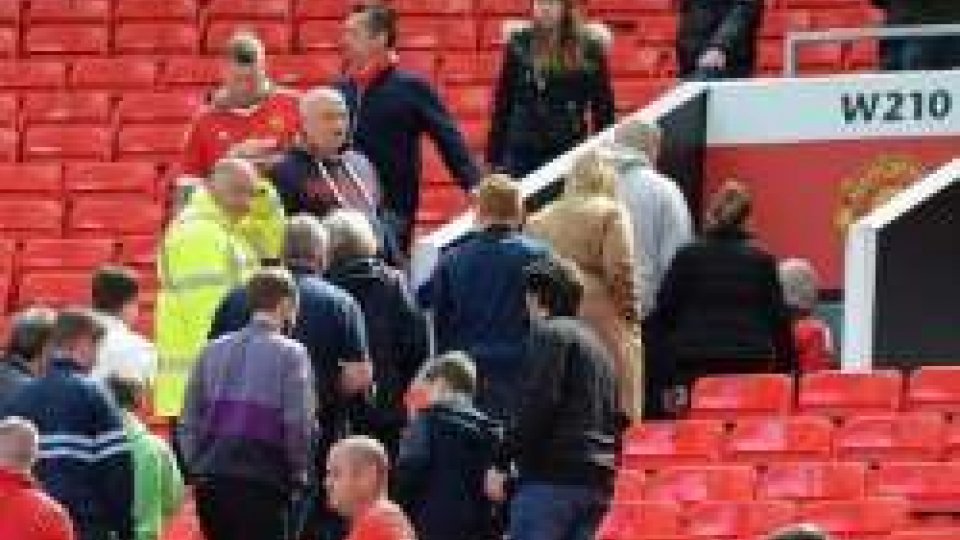 Manchester, evacuate tribune dell'Old Trafford prima della partita dello United