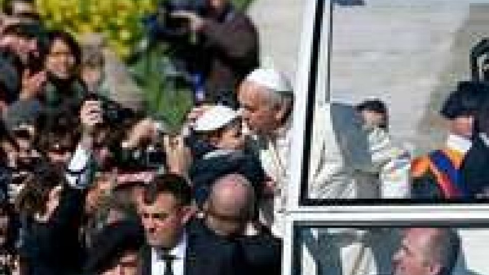 Papa francesco: "Bambini derubati del futuro, è vergognoso"