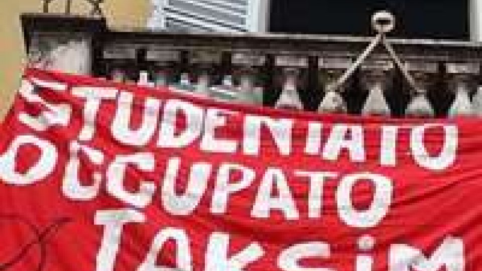 Scuola: collettivi universitari occupano stabile a Bologna