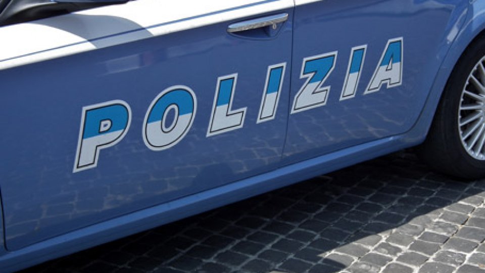 Rimini: prende di mira la moglie e gli amici di lei, marito arrestato per stalking