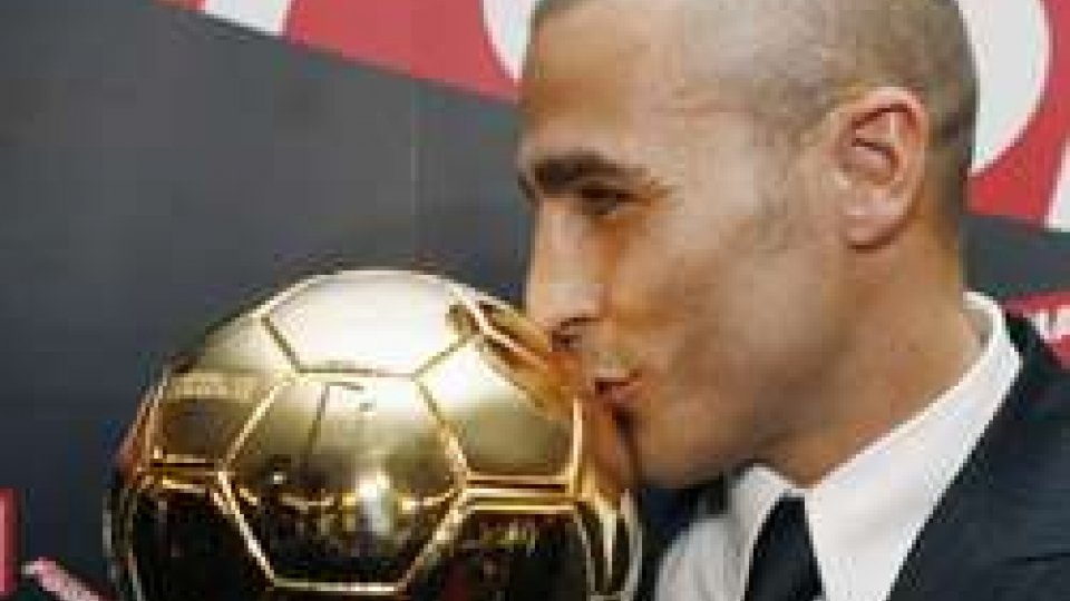 Fabio Cannavaro bacia il pallone d'Oro