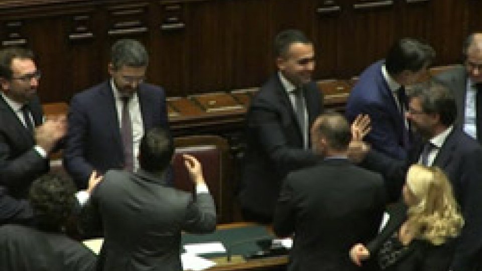 Camera deputatiManovra: il Governo festeggia il risultato, Movimento 5 Stelle espelle i senatori De Falco e De Bonis