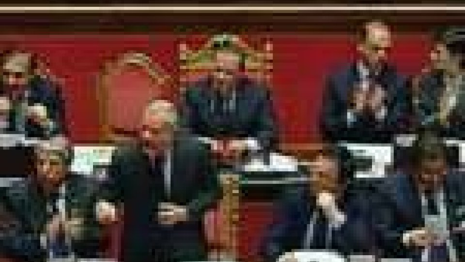 Berlusconi a Fli: "La notte vi porti consiglio"