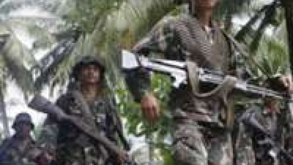 Filippine: ribelli maoisti uccidono sette poliziotti
