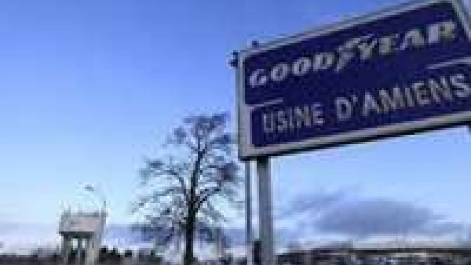 Francia: operai Goodyear pronti a rilasciare un ostaggio