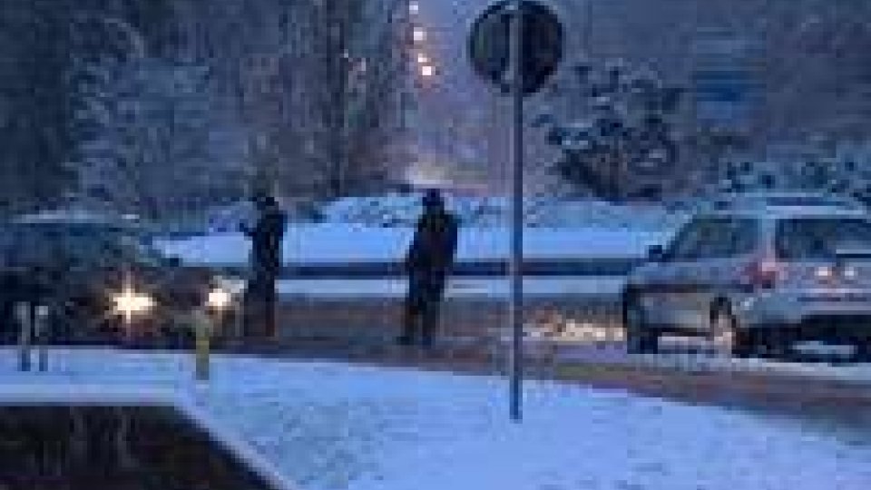Neve: strada chiusa dalla rotatoria di Serravalle