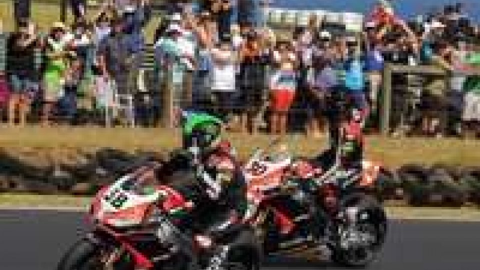 Superbike, in Australia doppietta Aprilia con Guintoli e Laverty