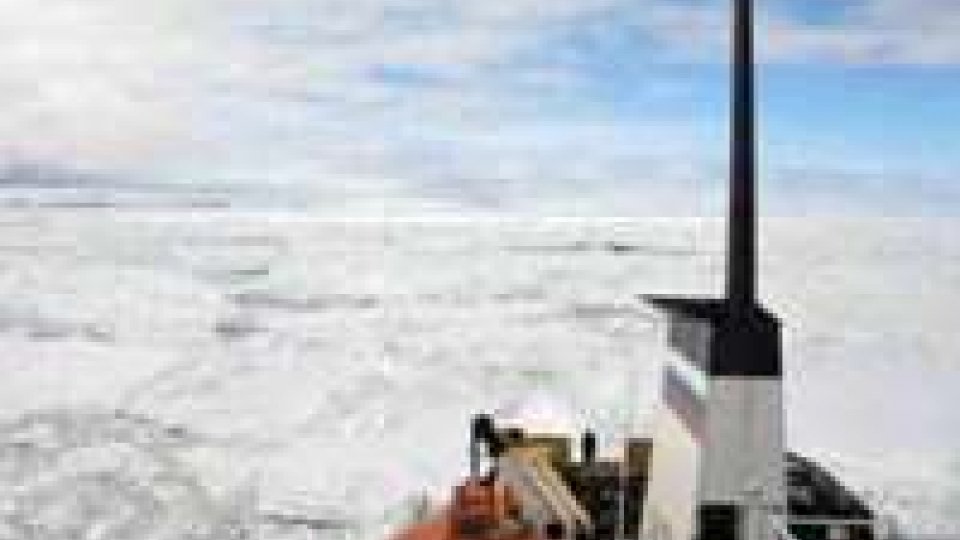 Antartide: nave bloccata, in lista passeggeri due italiani