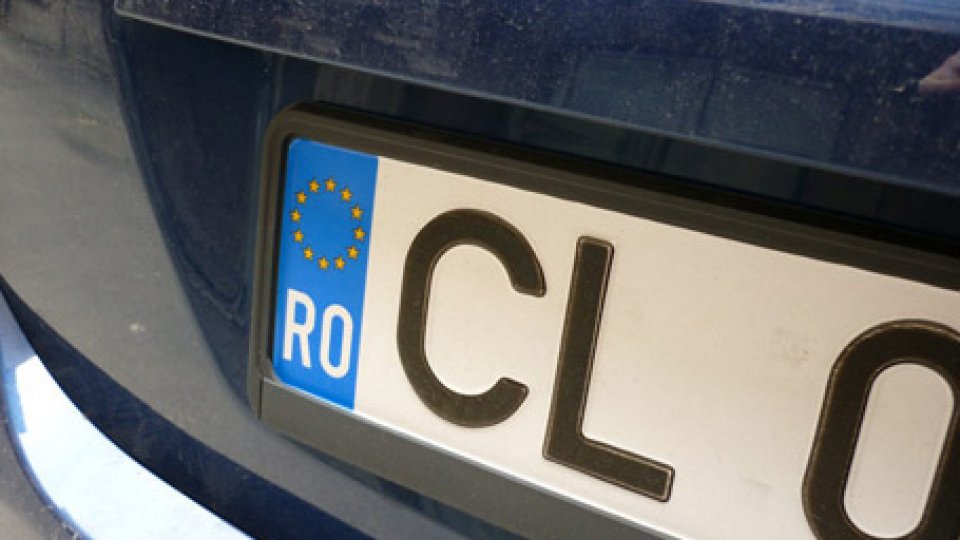 Rimini: circola su un’auto con targa straniera, la Municipale sequestra il veicolo