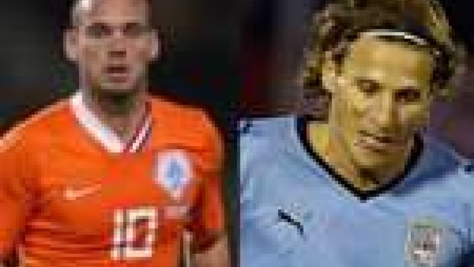 Foto Sneijder-Forlan. Sud Africa - Stasera la prima semifinale dei Mondiali: Olanda-Uruguay