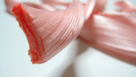 Fanfullicchie, dolcetti leccesi che vengono venduti esclusivamente nei giorni del 1º e del 2 novembre. Si tratta di bastoncini di zucchero aromatizzati alla menta, normalmente dalla forma attorcigliata.