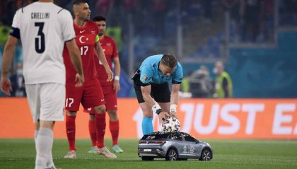 La vera protagonista degli Europei di calcio è una minicar radiocomandata
