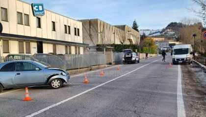 San Marino: tenta il sorpasso e finisce su auto in sosta, danni ingenti